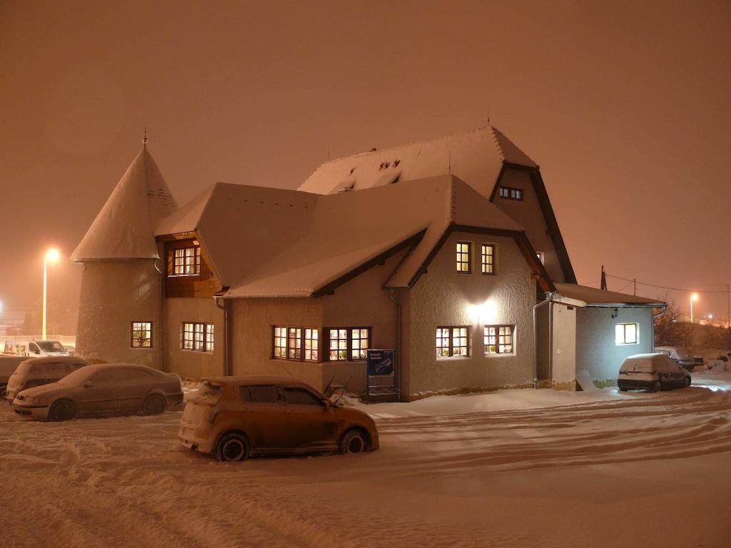 Kádárta Vendéglő Panzió Veszprém Exterior foto