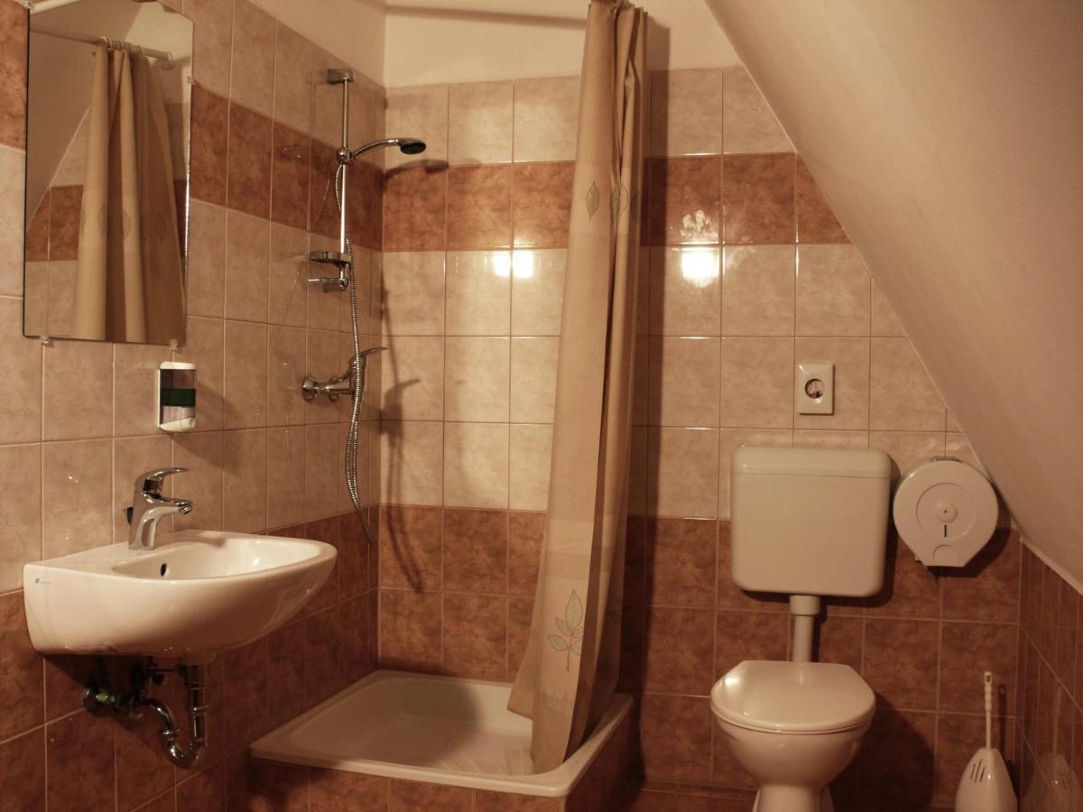 Kádárta Vendéglő Panzió Veszprém Exterior foto